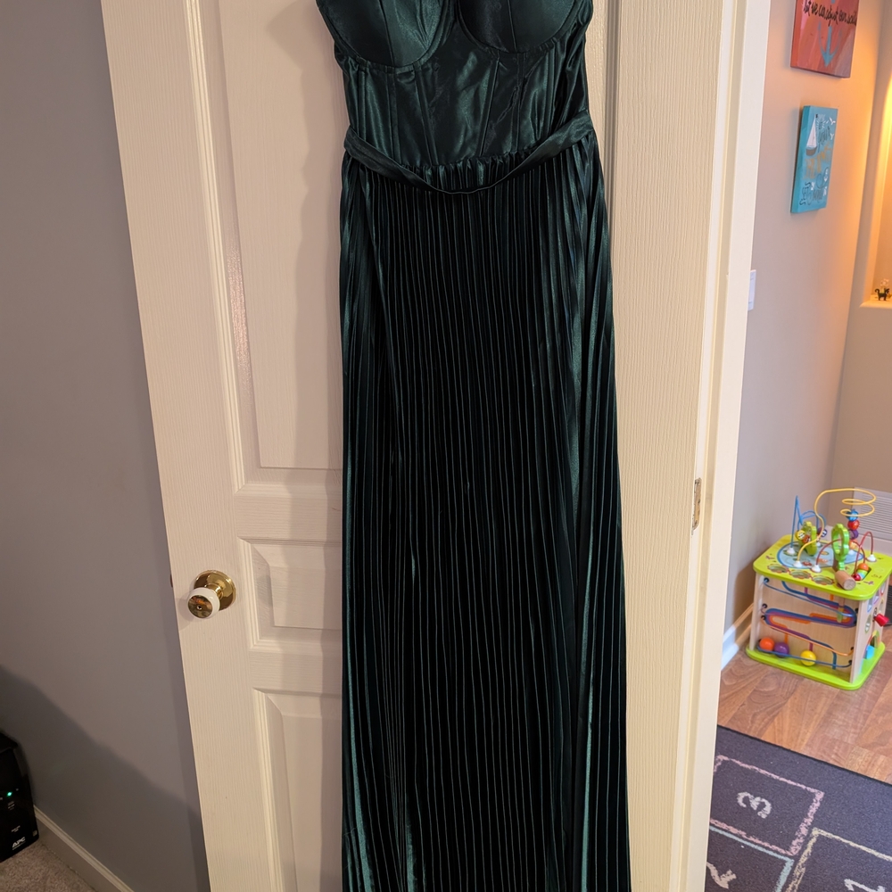 Elegant Green Strapless Gown